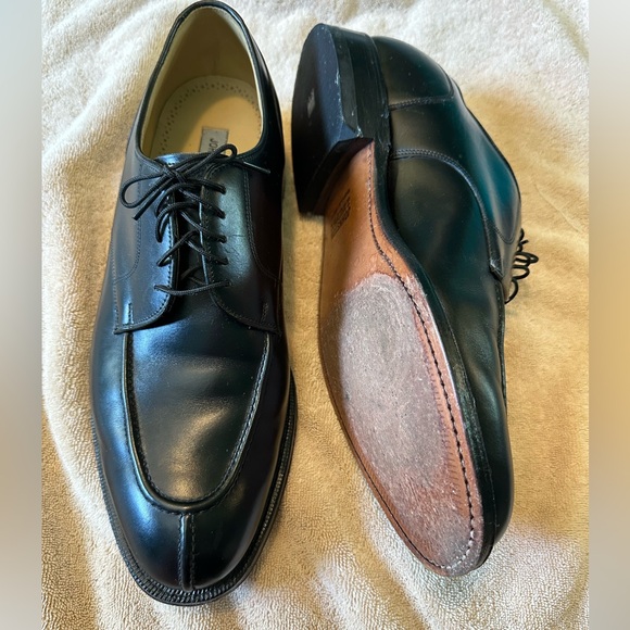 Black leather Johnston & Murphy size 11 men’s dress shoes - Picture 2 of 5
